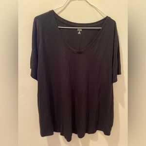 Ana 2x black v neck